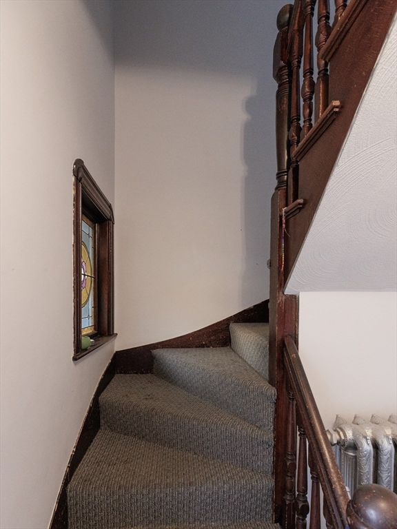 13 Oxford Ave, Belmont