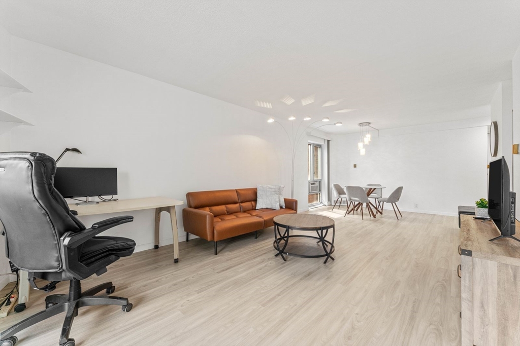 19 Winchester St, Coolidge Corner