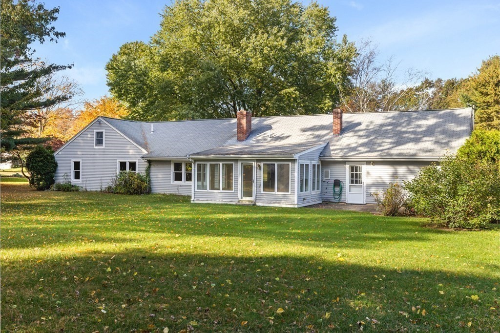 10 Pinegrove, Hingham