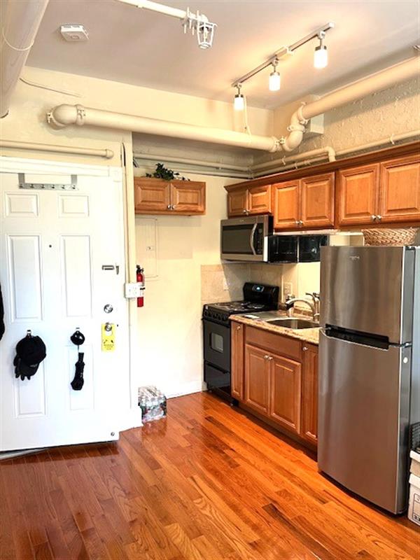 888 Massachusetts Ave, Riverside