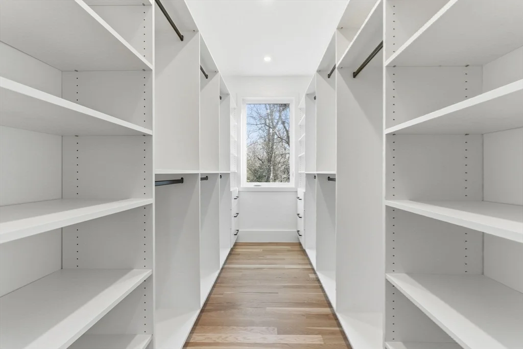 82 Louise Rd, Chestnut Hill