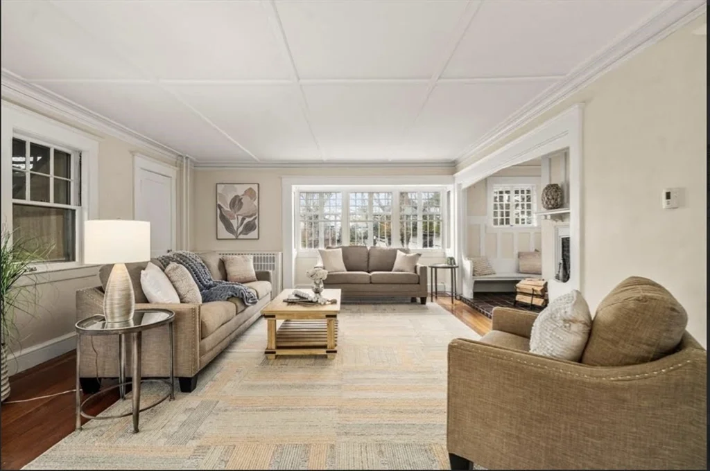 12 Leighton Rd, Wellesley