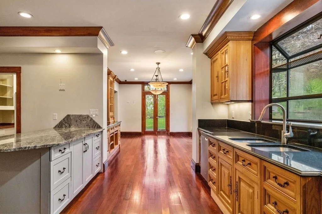 12 Summit Rd, Lexington