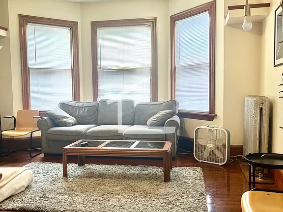 38 Linden St, Allston