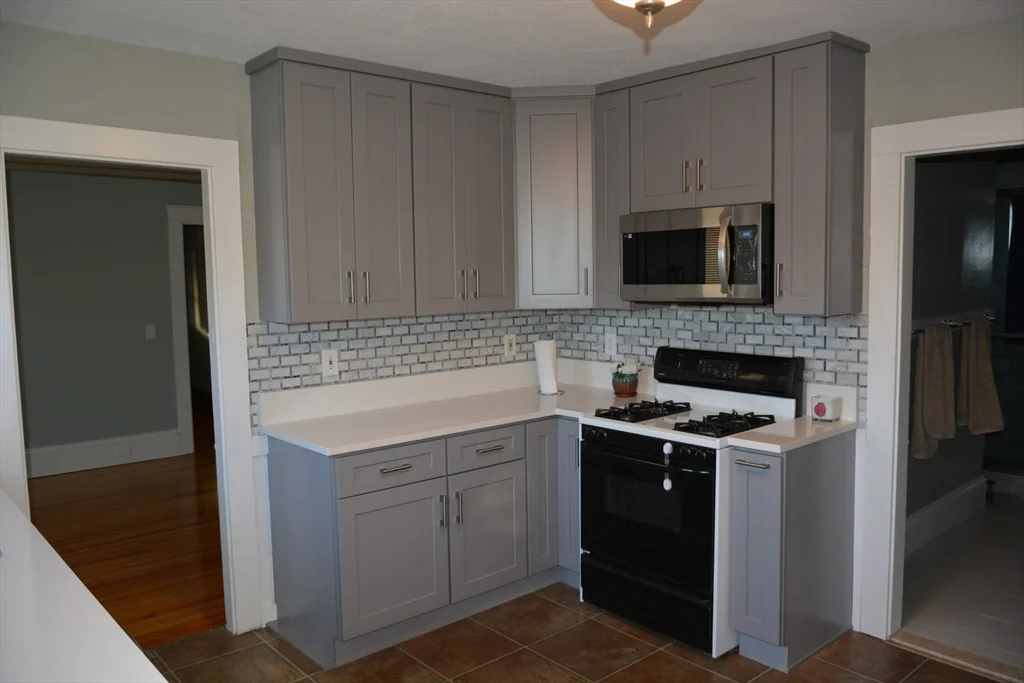 27 Emmons St, Milford