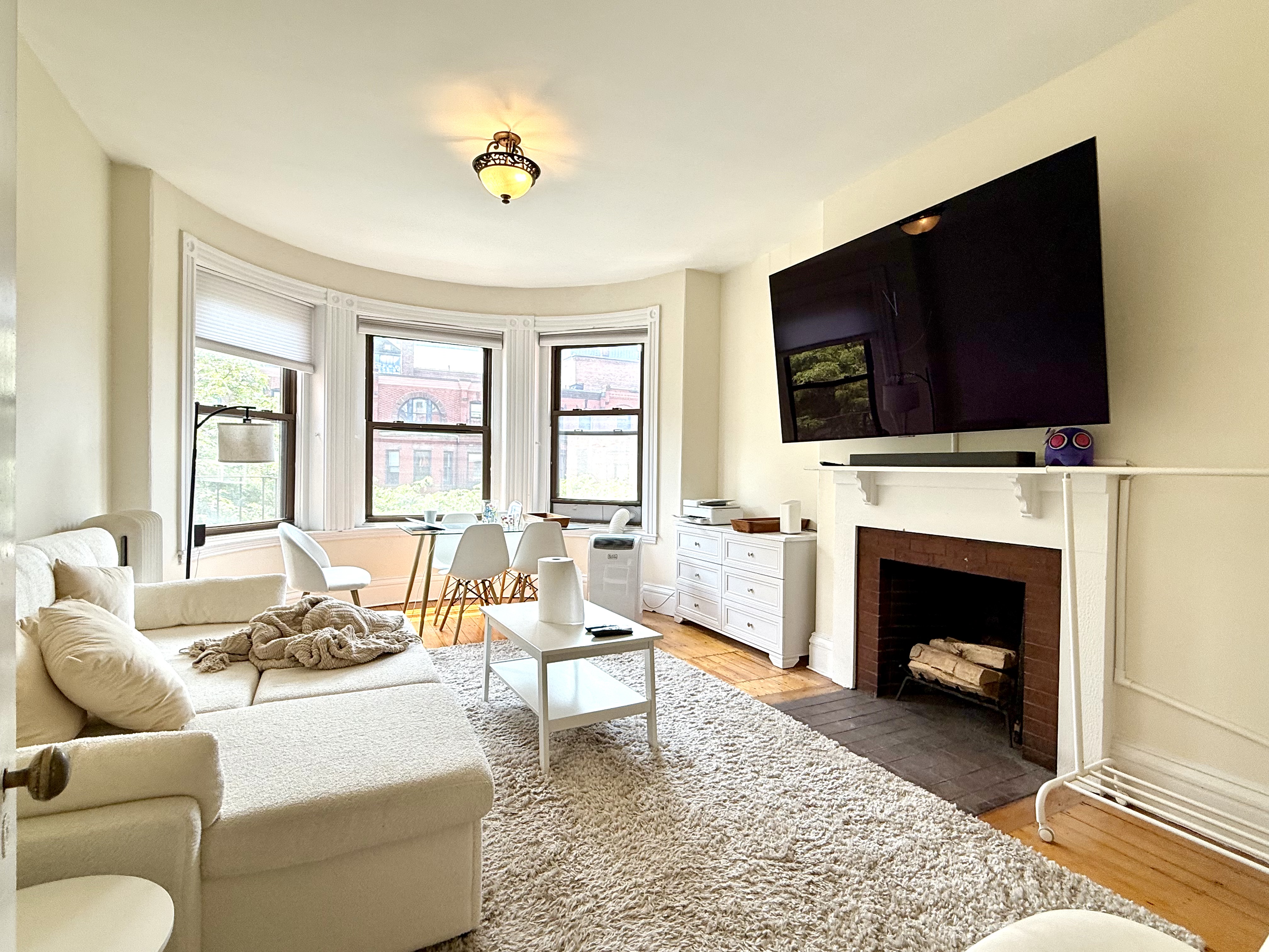 293 Newbury St, Back Bay