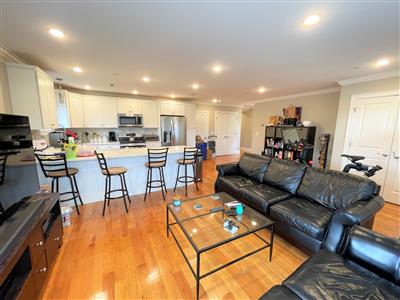 90 Holland St, Davis Square