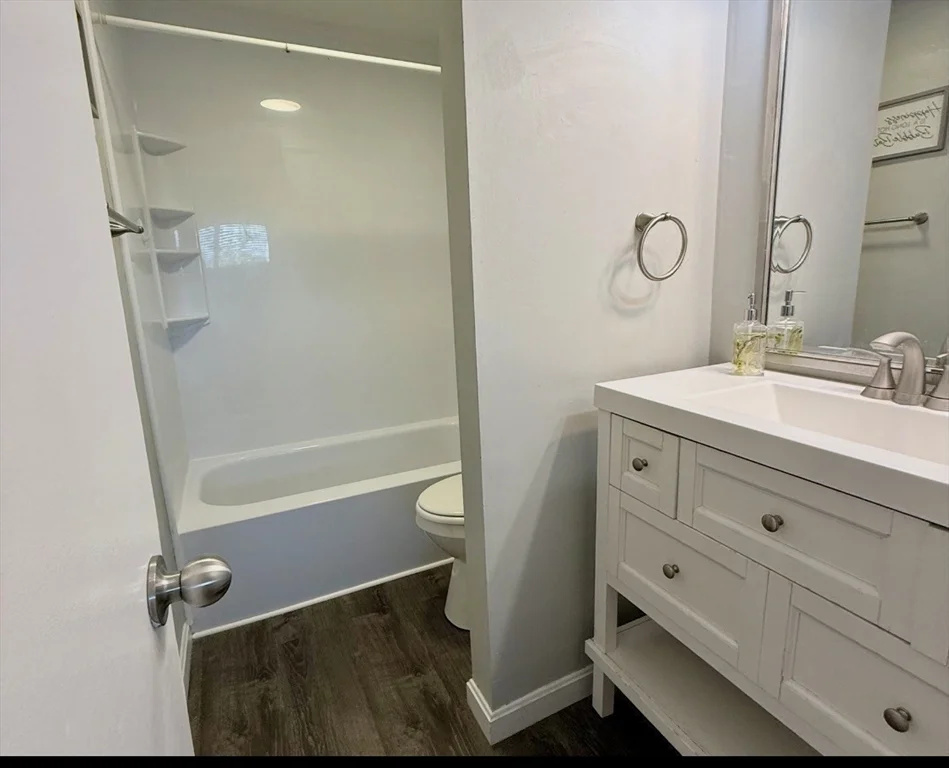 26 Beacon St, Burlington