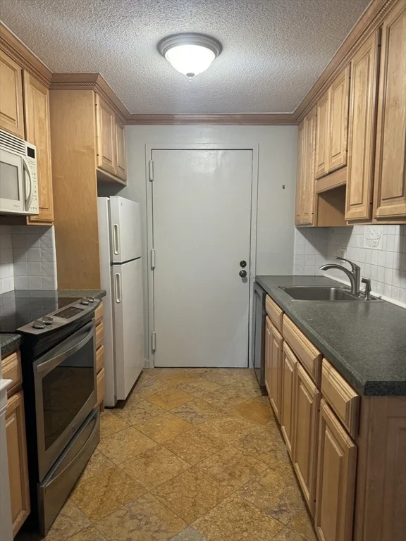 23 Village Rock Ln, Natick