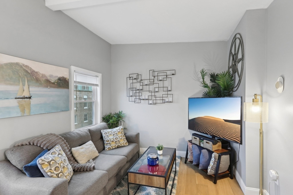 115 W 7th St, South Boston