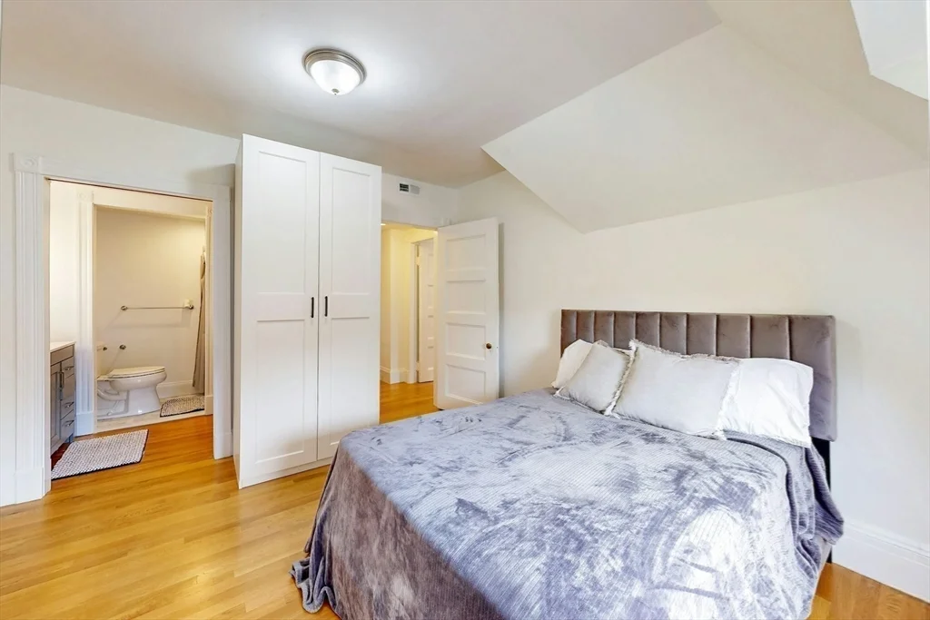 15 Garrison Rd, Brookline Hills