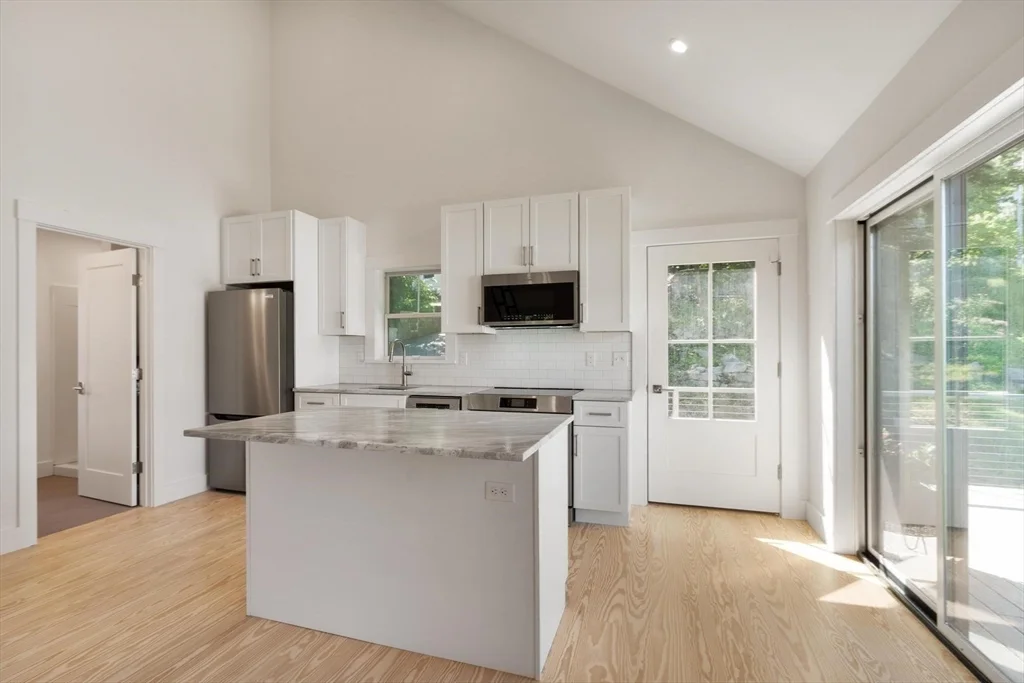 29 Pigeon Hill St, Rockport