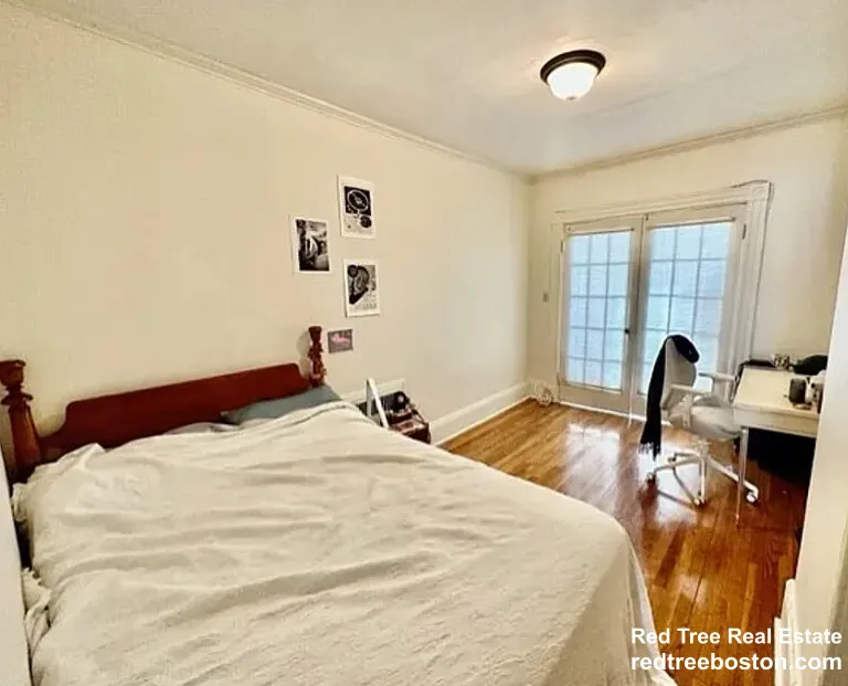 912 Beacon St, Fenway