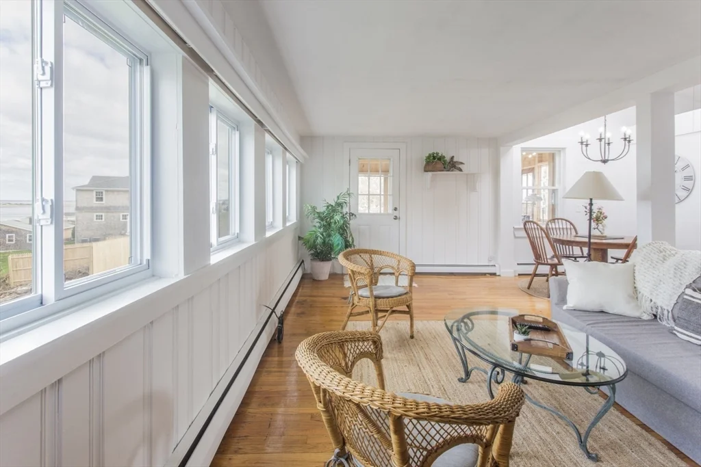 43 Bayview Rd, Great Neck