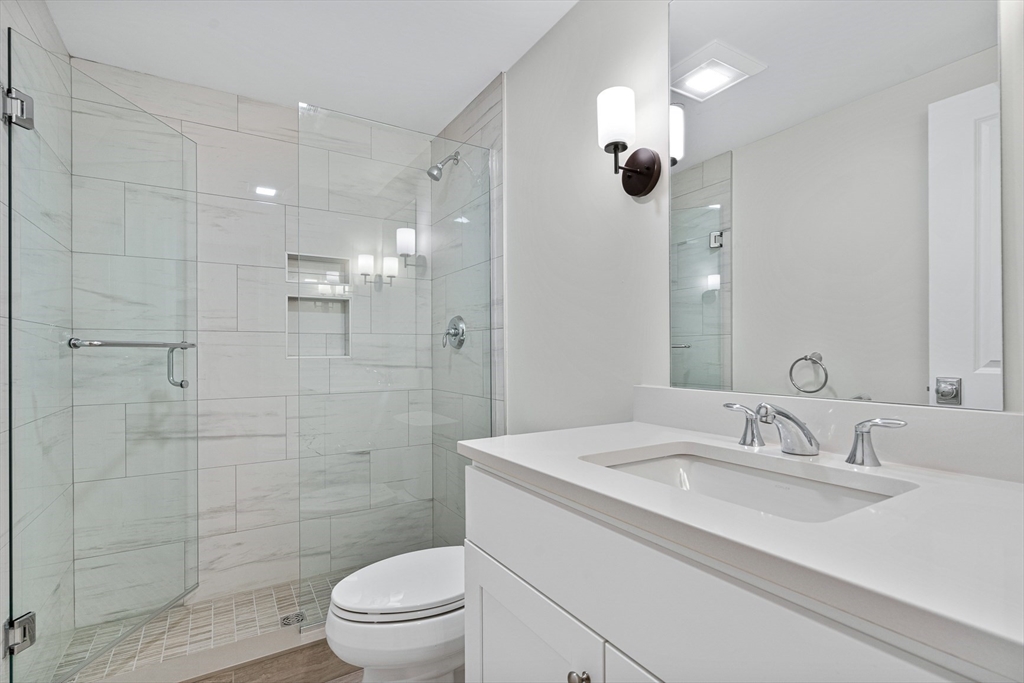 15 Lily Pond Ln, Lexington