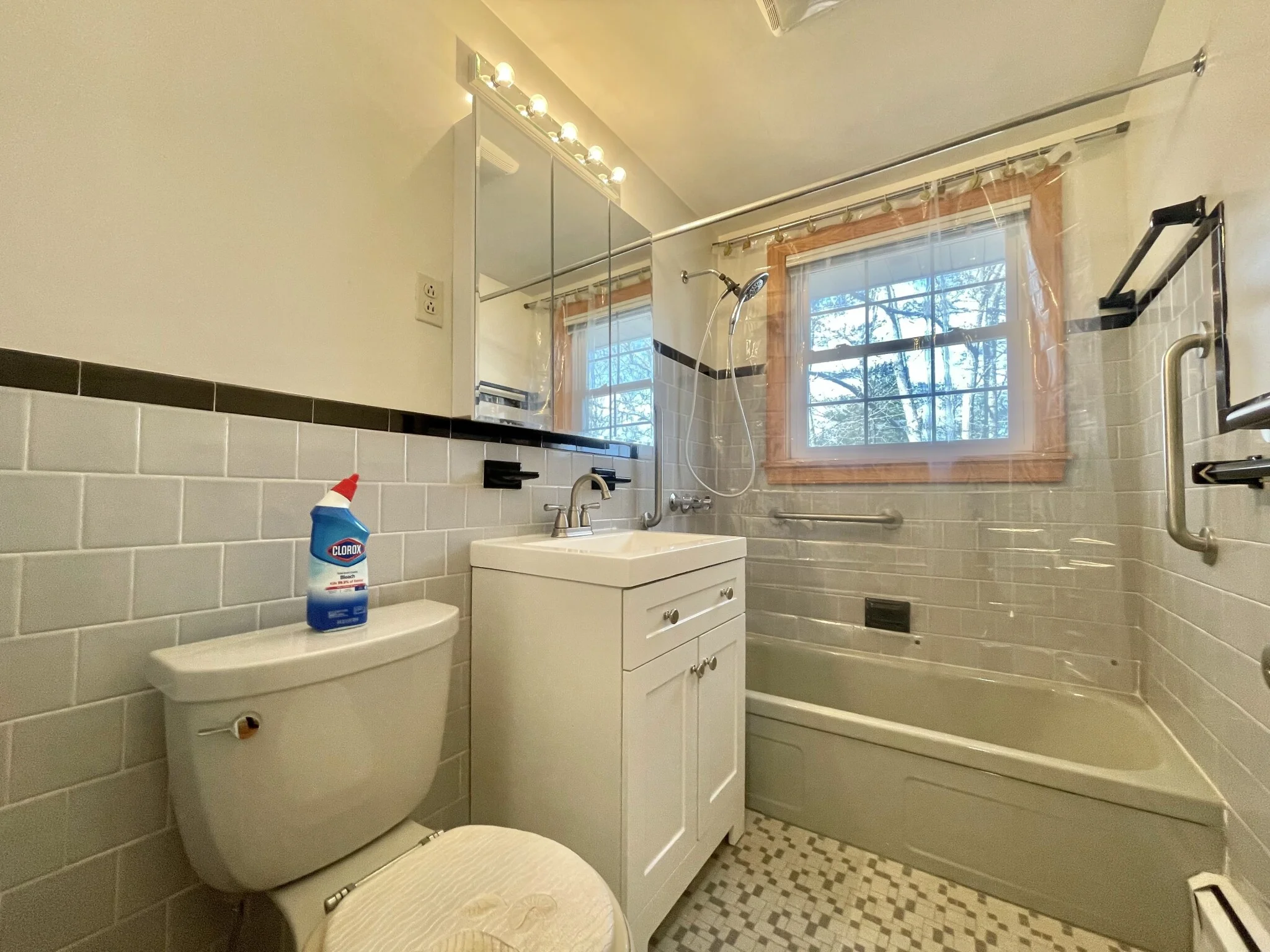 77 Louise, Chestnut Hill