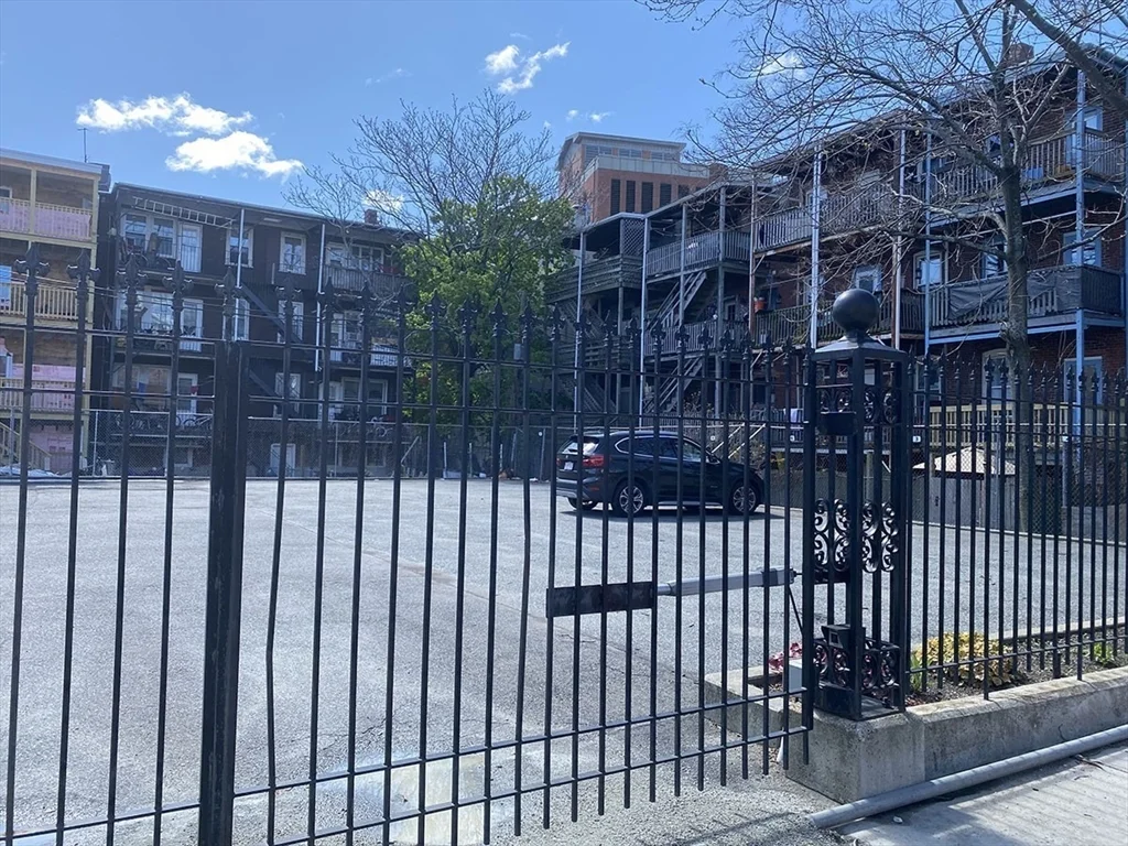 150 Liverpool St, East Boston