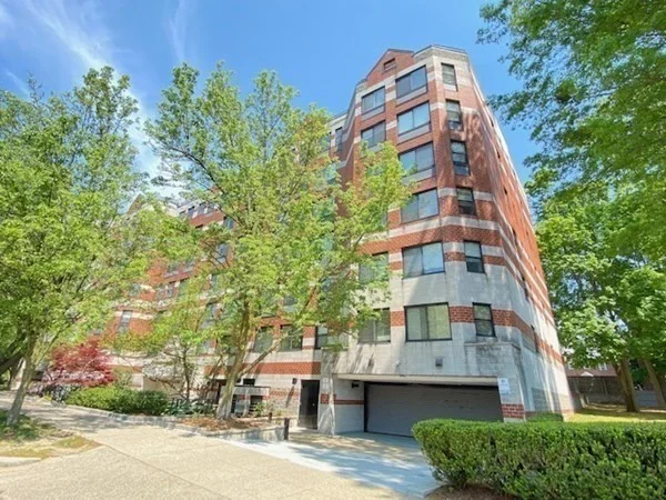 1933 Commonwealth Ave, Brighton