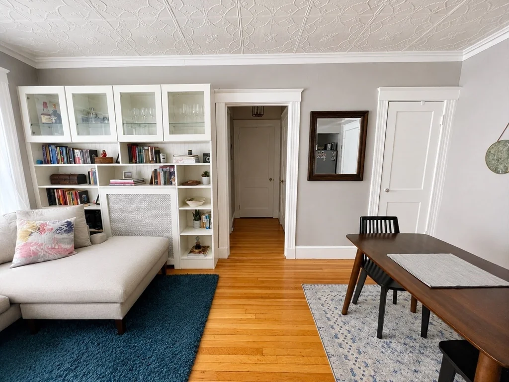 1607 Commonwealth Ave, Brighton