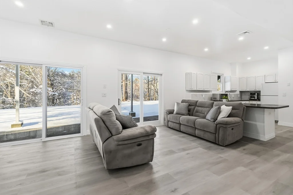 183 Gardner St, Hingham