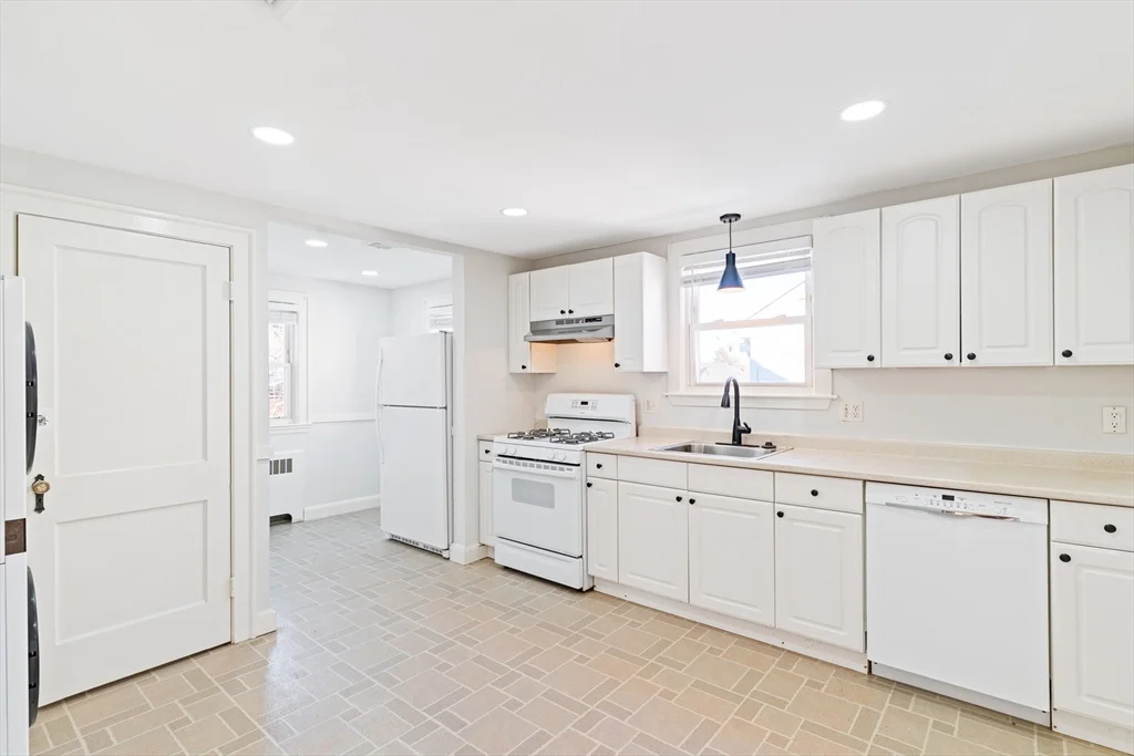 126 Washington Ave, Waltham