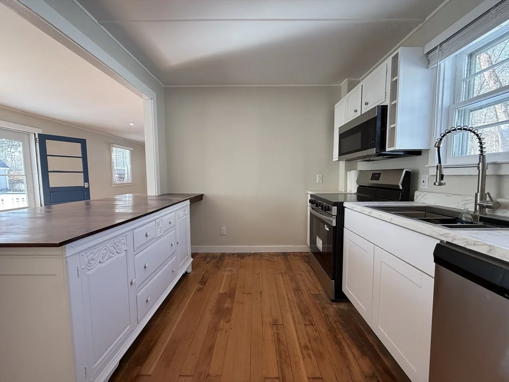 2 Cochituate Rd, Priscilla Beach