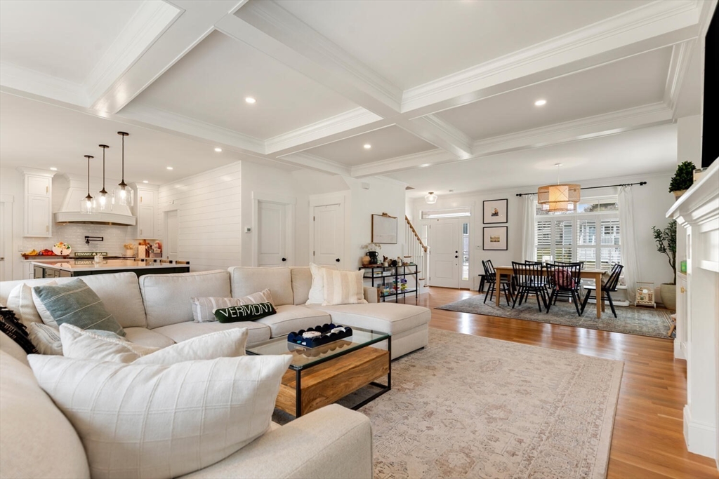 40 Foley Beach Rd, Hingham