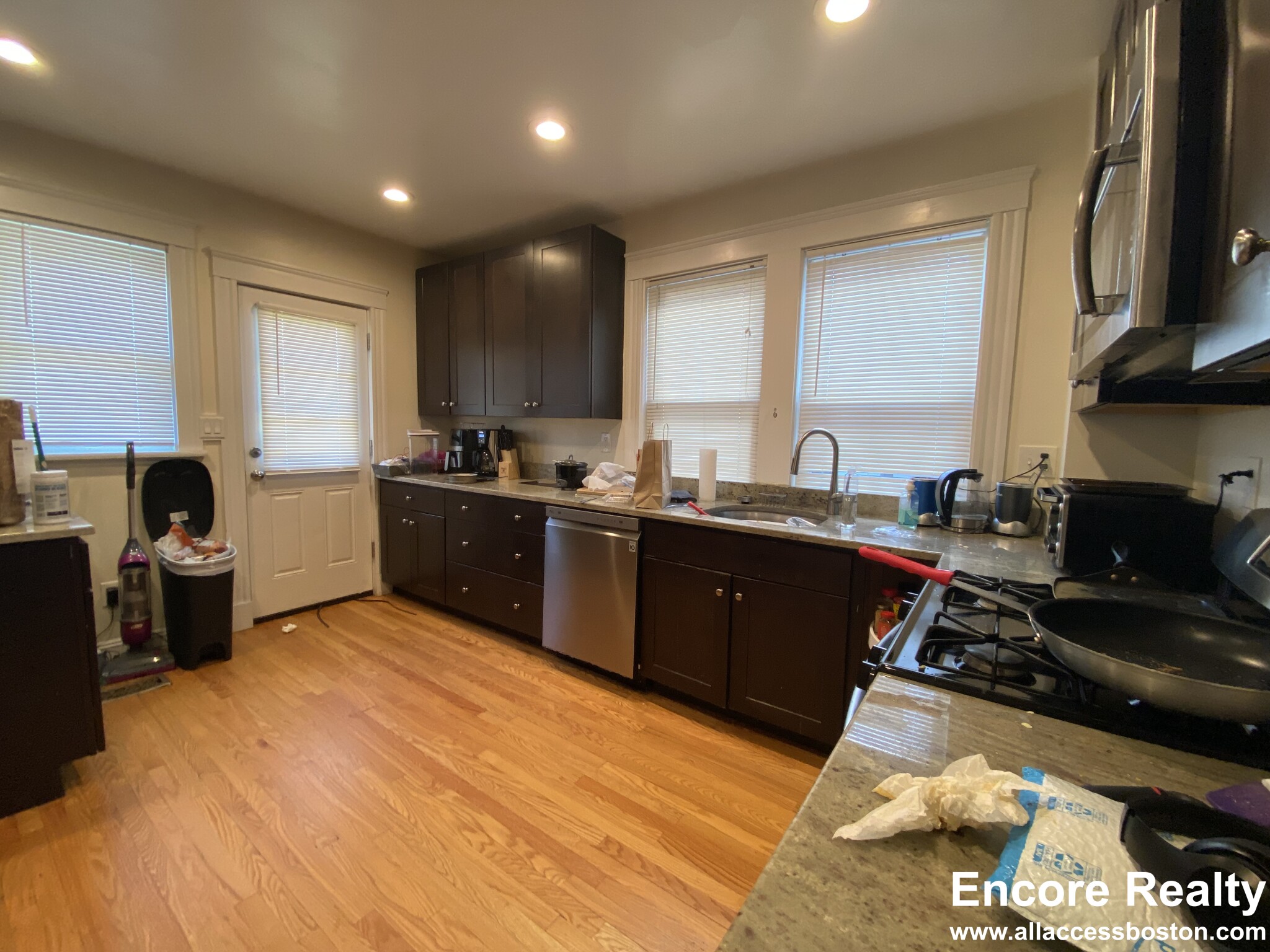 8 Sawyer Ter, Allston