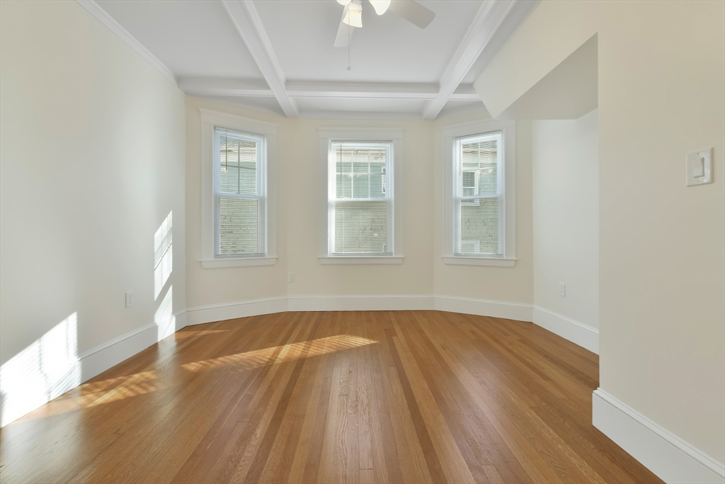 48 Manthorne Rd, Roxbury