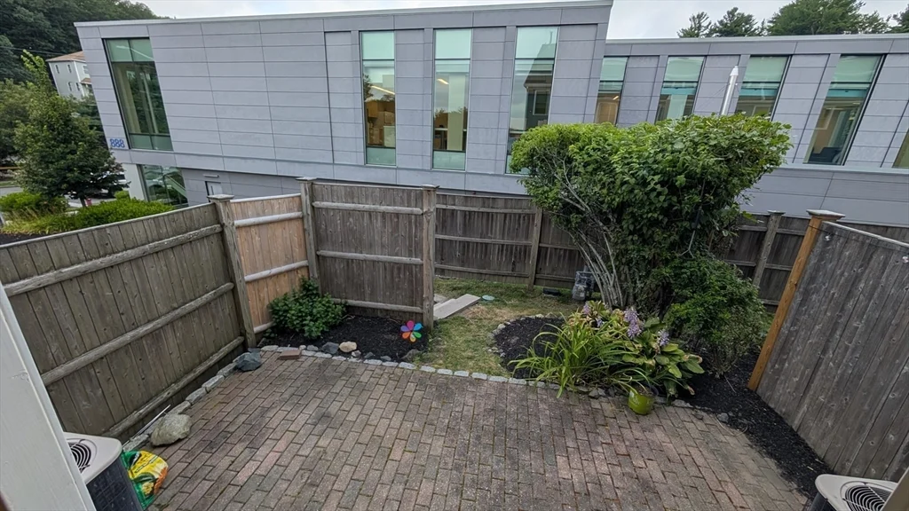 894 Main St, Wakefield