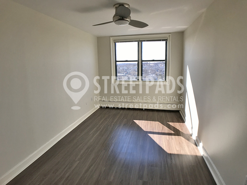 700 Huron Ave, Strawberry Hill