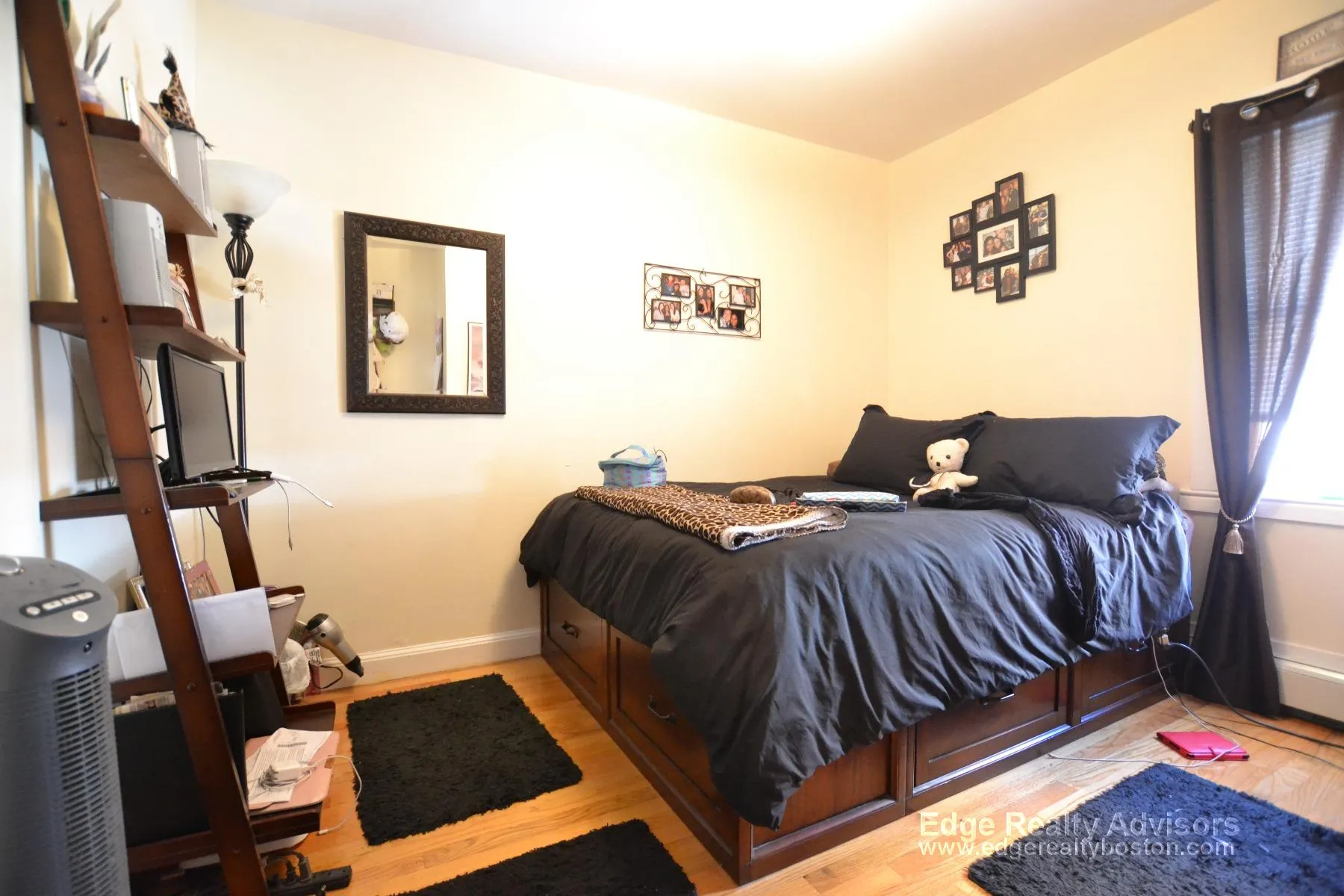 345 Market St, Oak Square