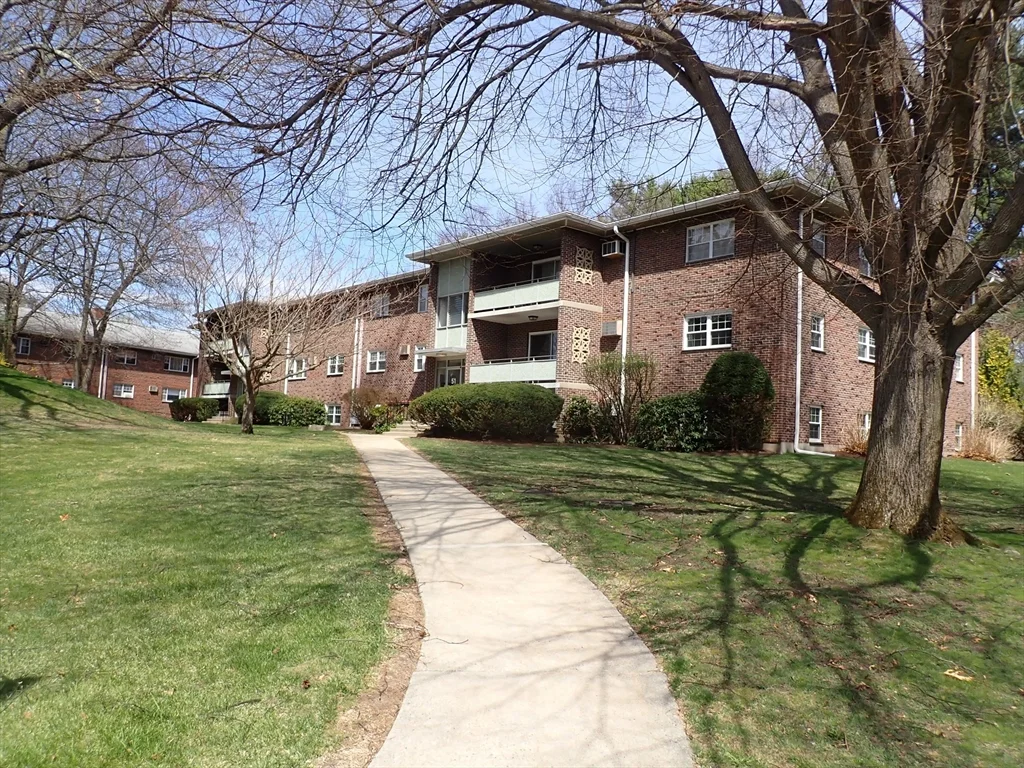 51 Jacqueline Rd, Waltham