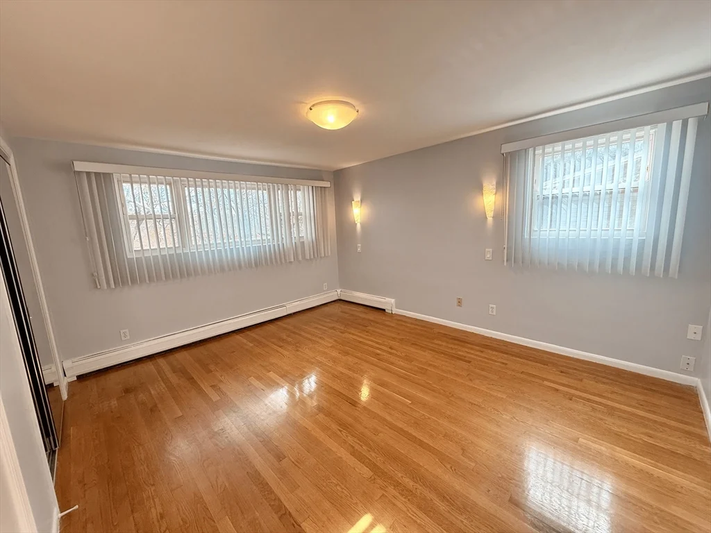 28 College Farm Rd, Waltham