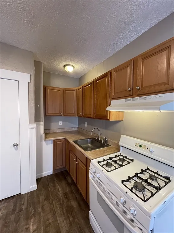 5 Freeland Ter, Worcester