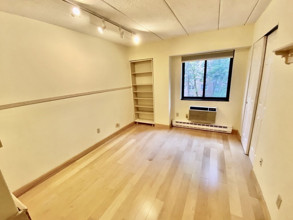 135 Pleasant St, North Brookline