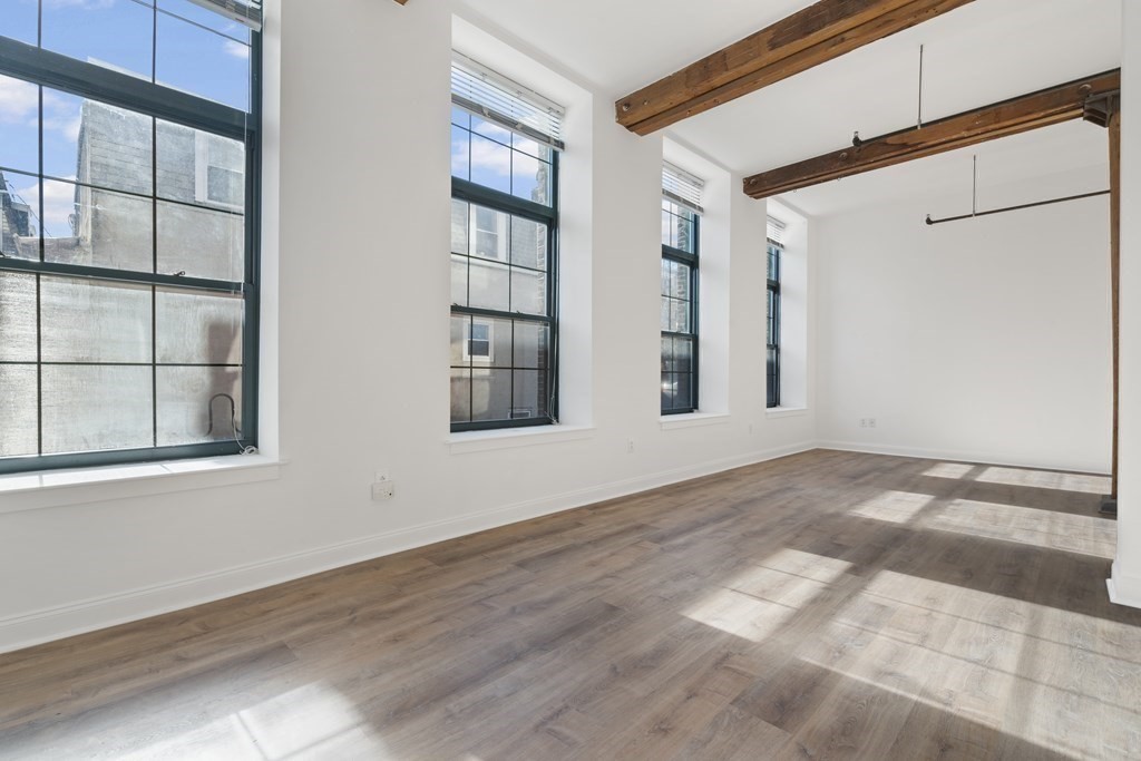 881 E 1st, South Boston