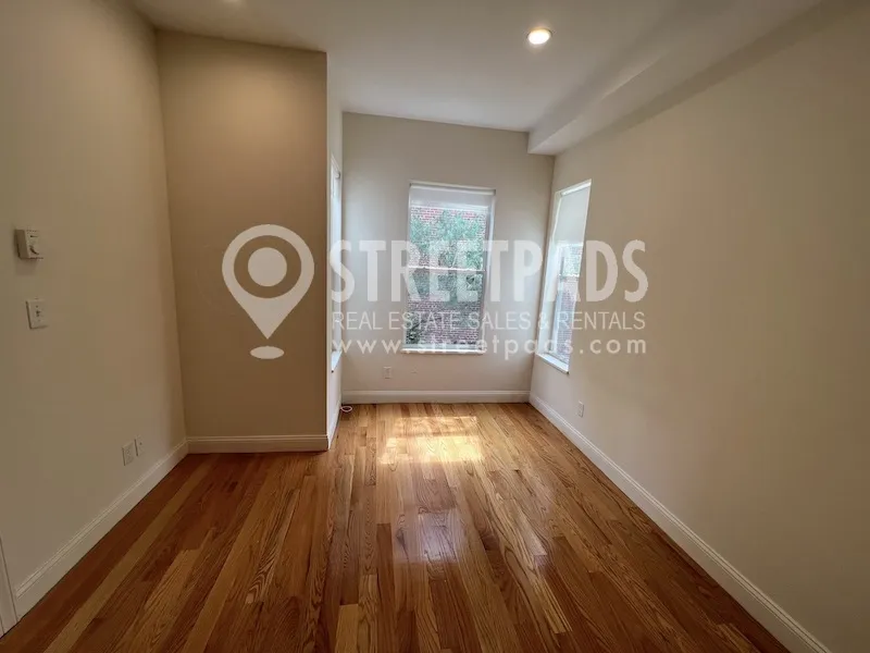 379 Harvard St, Mid-Cambridge