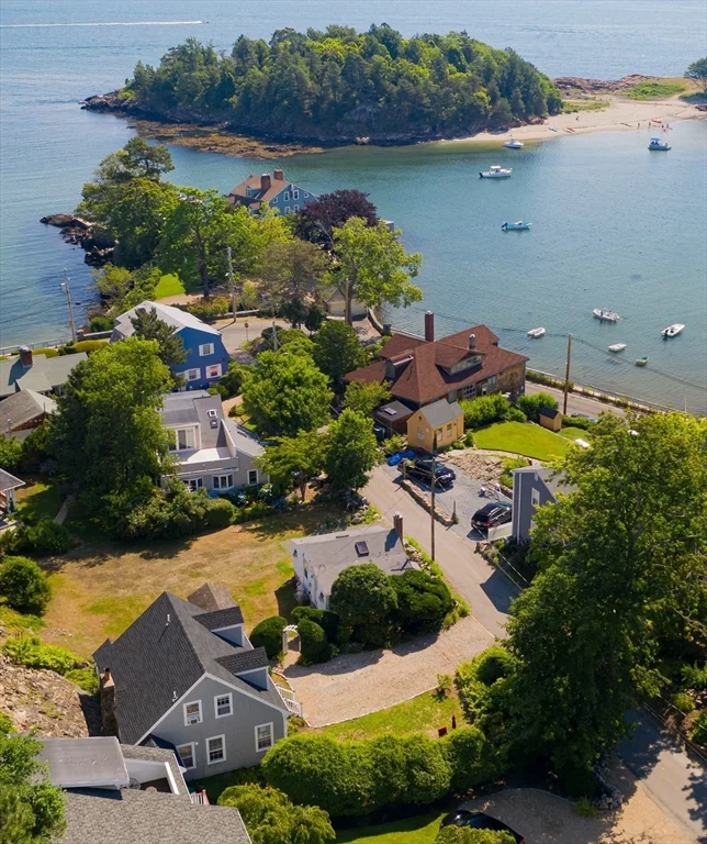 11 Gingerbread Hill, Marblehead