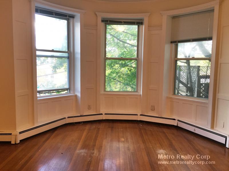 35 Garrison Rd, Washington Square