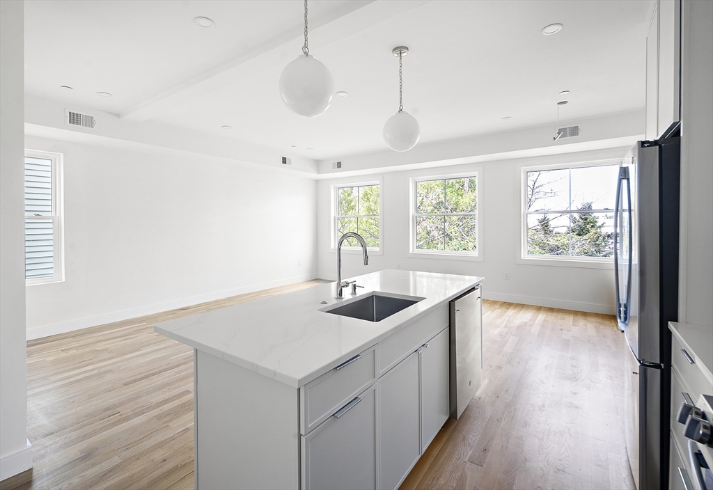 298 Maverick St, East Boston