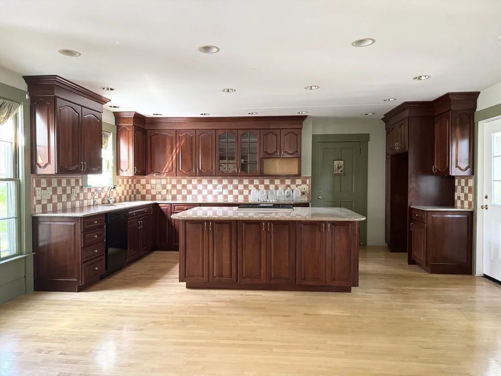 344 Lowell St, Lexington