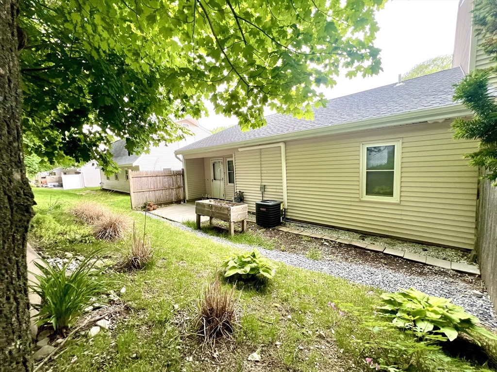 103 Main St, Pepperell