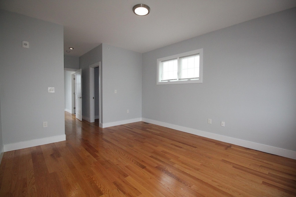 110 Main St, Everett