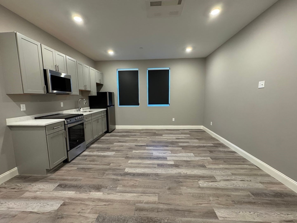 1473 N Shore Rd, Revere