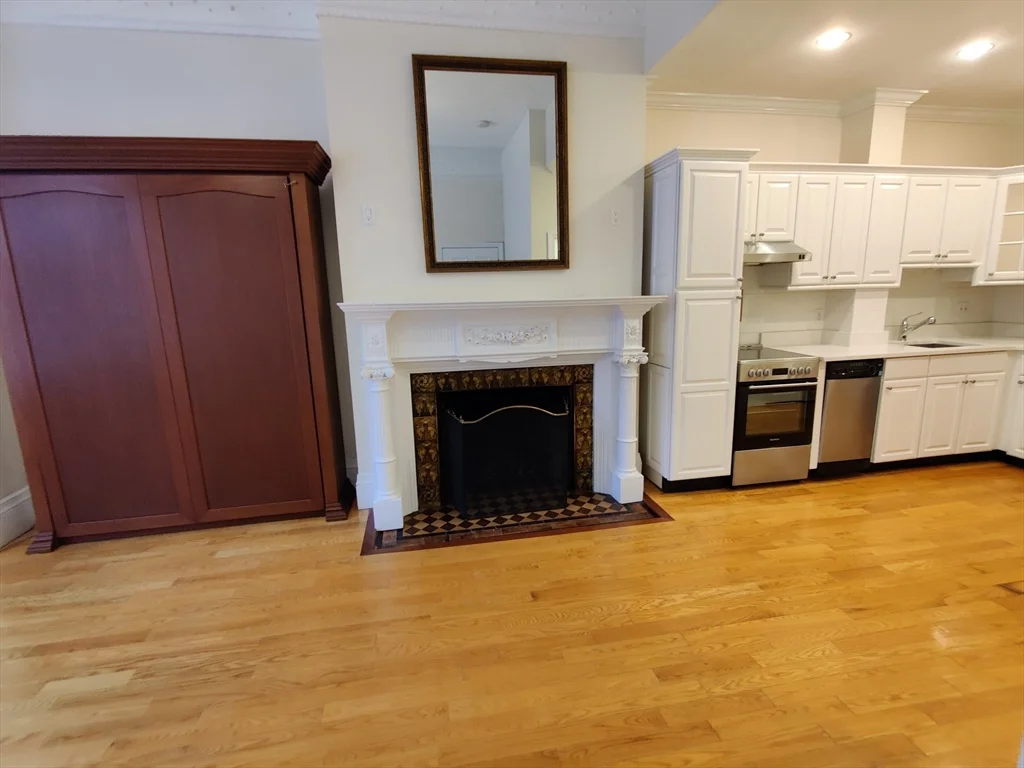 394 Marlborough St, Back Bay