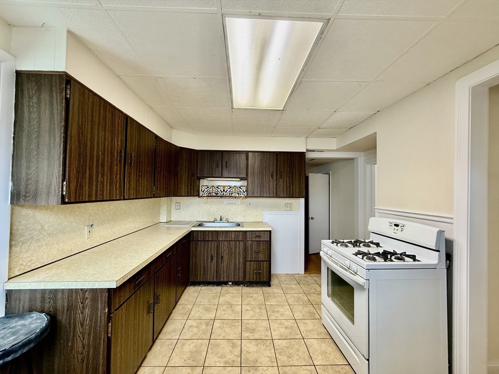 724 Cambridge St, Wellington-Harrington