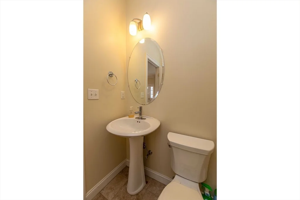 8 Summer Hill Circle, Arlington