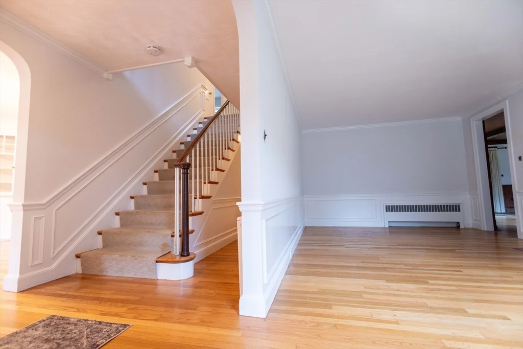 195 Dover Rd, Westwood