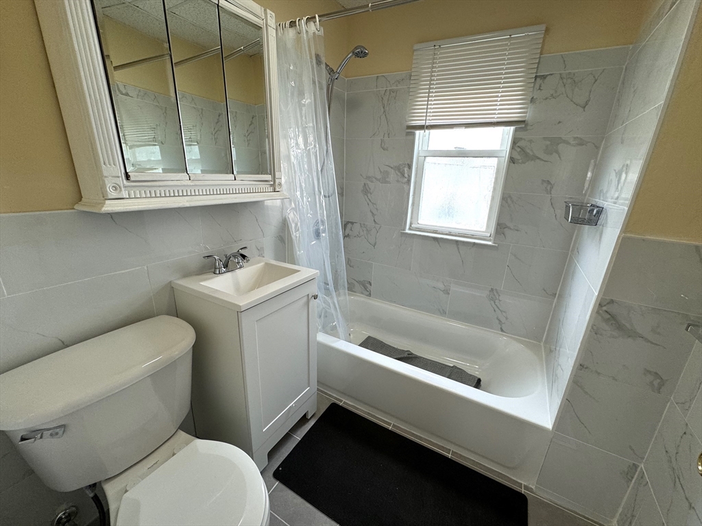 4057 Washington St, Roslindale